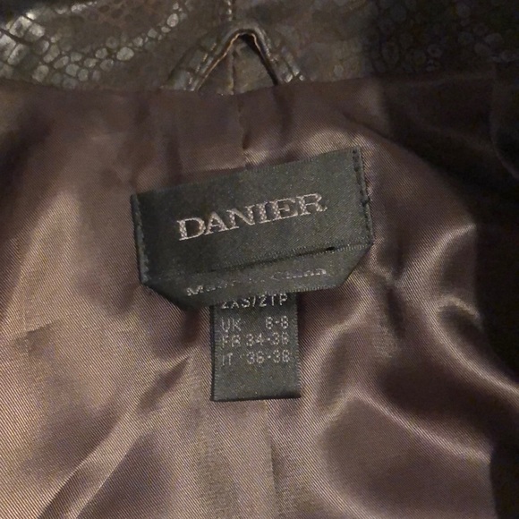 Cropped leather jacket - Picture 3 of 6